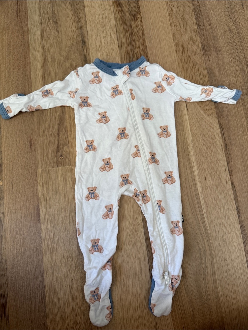 Kyte BABY White Footed One-Piece with Teddy Print and Blue Trim
